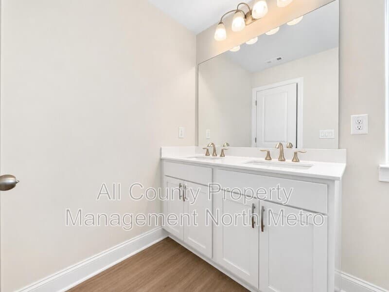 Woodstock House: 797 Stickley Oak Way