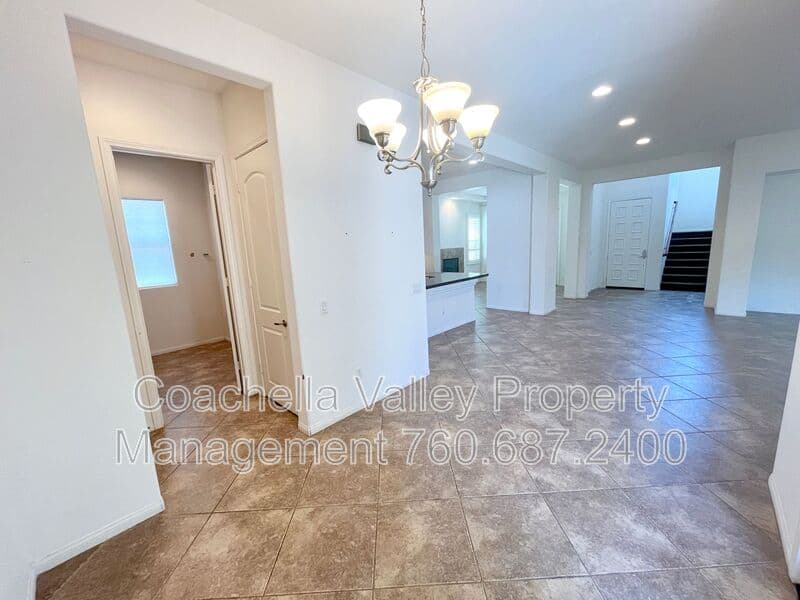 Cathedral City House: 511 Via Assisi
