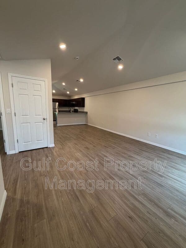 Englewood Condo: 10162 Tramore Ave