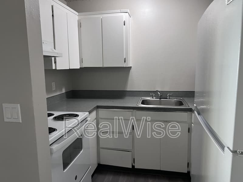 Portland Condo: 2413 SE 135th Ave