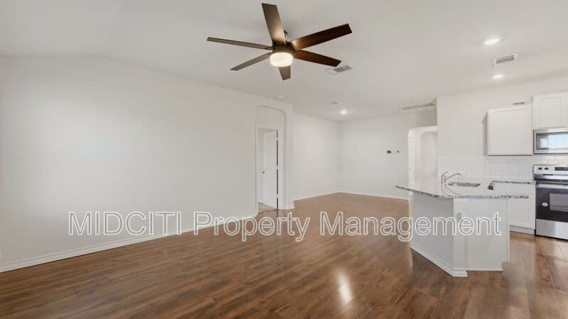 Schertz House: 221 Tule Canyons