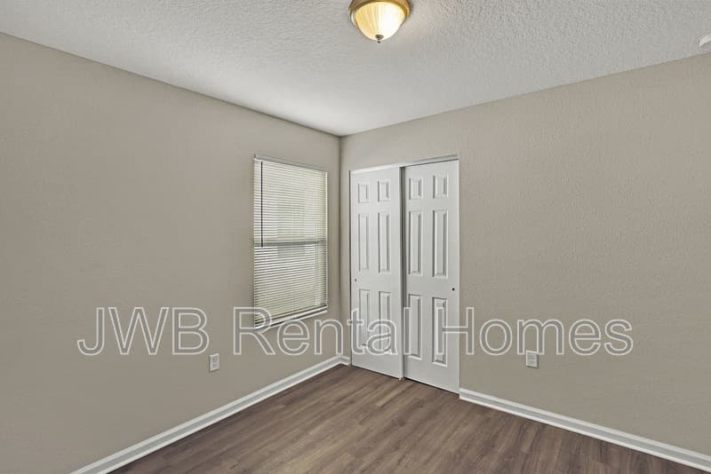 Jacksonville House: 2327 Janette St