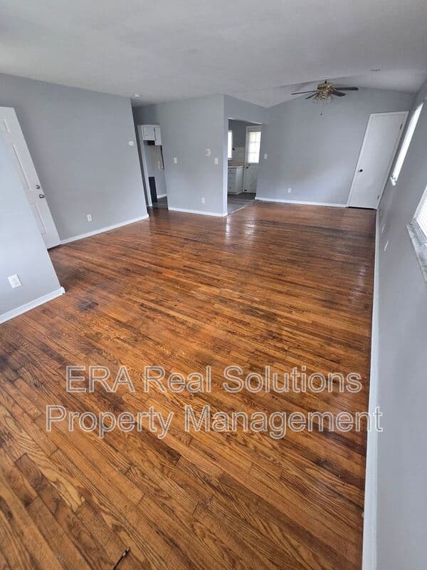 Columbus House: 1494 Selkirk Road