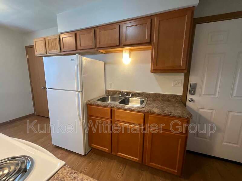 Swansea Condo: 1810-12 Jamestown Road