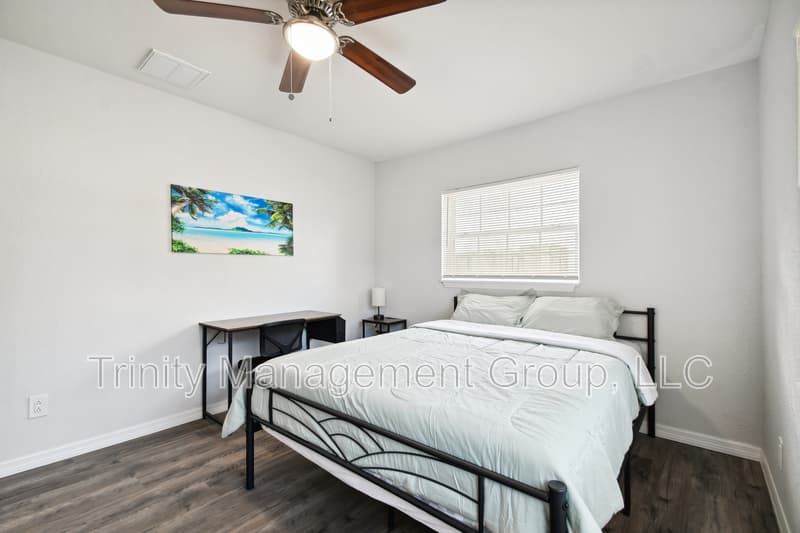 Dunedin House: 1051 Dogwood Drive - Room 1