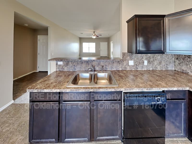 Piedmont House: 11817 NW 134th St