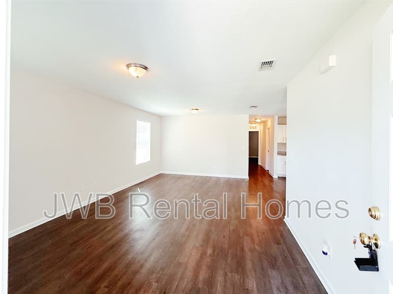 Jacksonville House: 6704 Elwood Ave