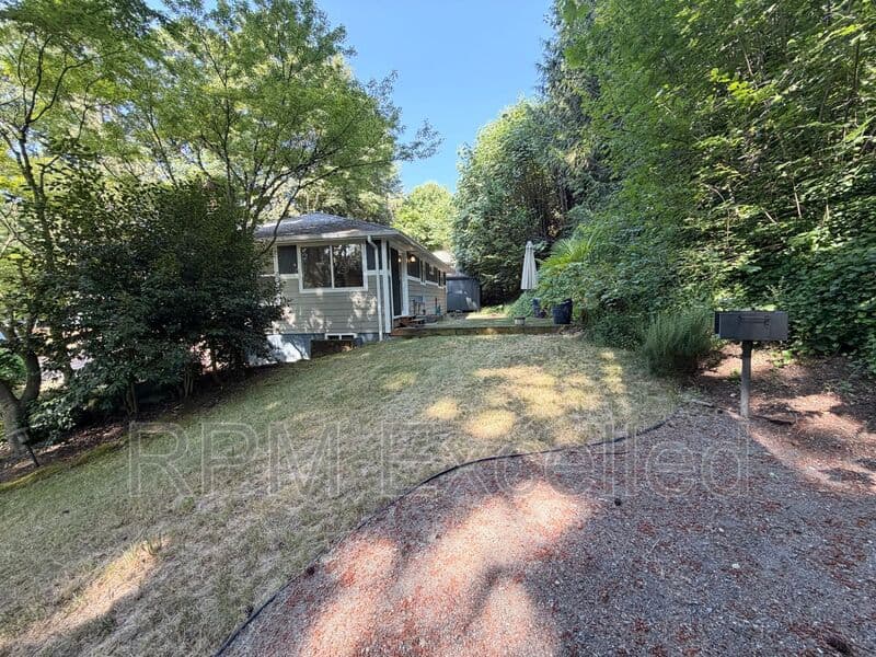 Kent House: 24625 148th Ave SE