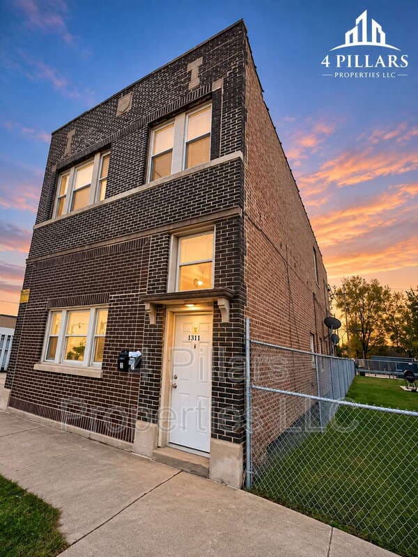 East Chicago Condo: 1311 E Columbus Dr