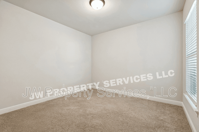 Hammond House: 44208 Huntley Rd