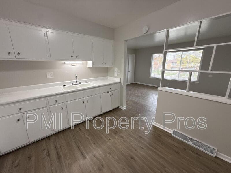 Milwaukee Condo: 7701 West Hampton Avenue
