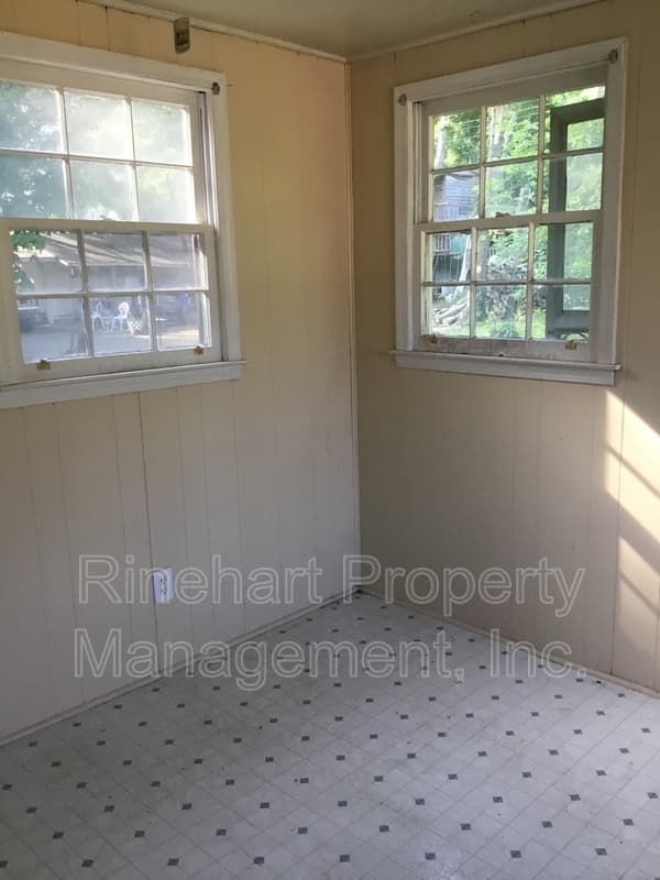 Rock Hill House: 448 Willowbrook Avenue