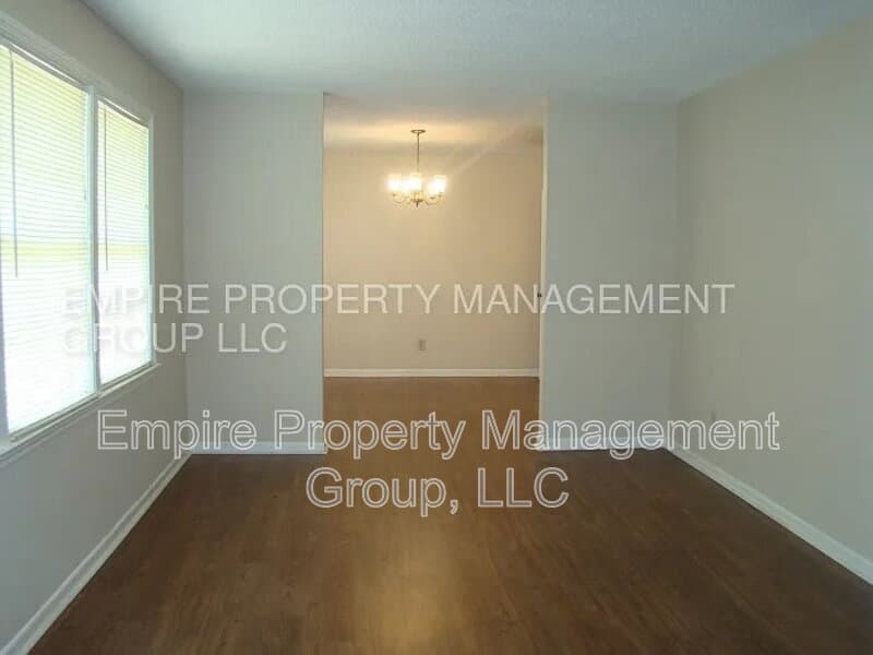 Columbia House: 113 Buckskin Ct