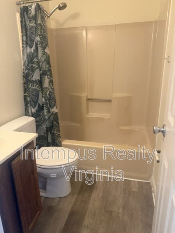 Warrenton Townhome: 410 Forest Ct