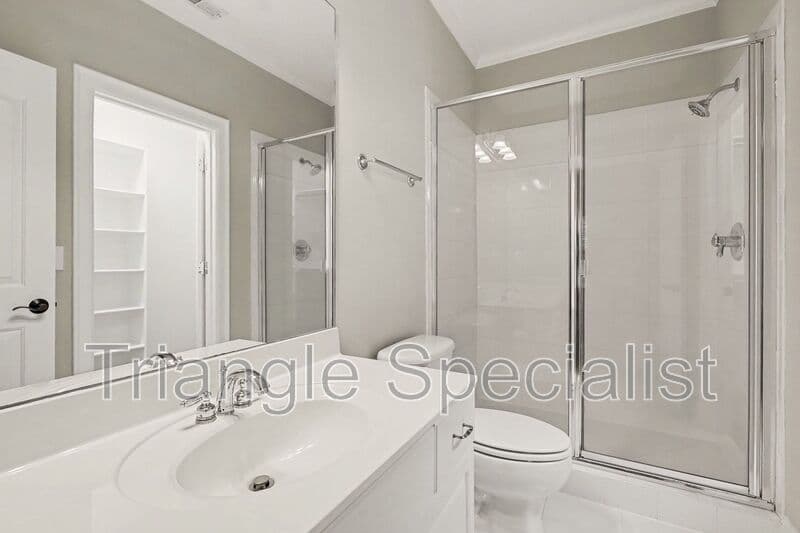 Raleigh House: 6121 Carlyle Drive