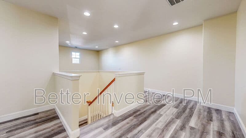 Santa Rosa House: 1363 Gordon Ln