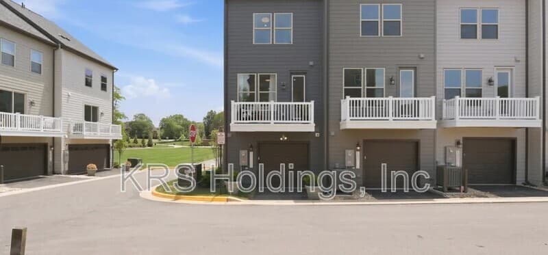 Woodbridge Townhome: 3738 District Dr.