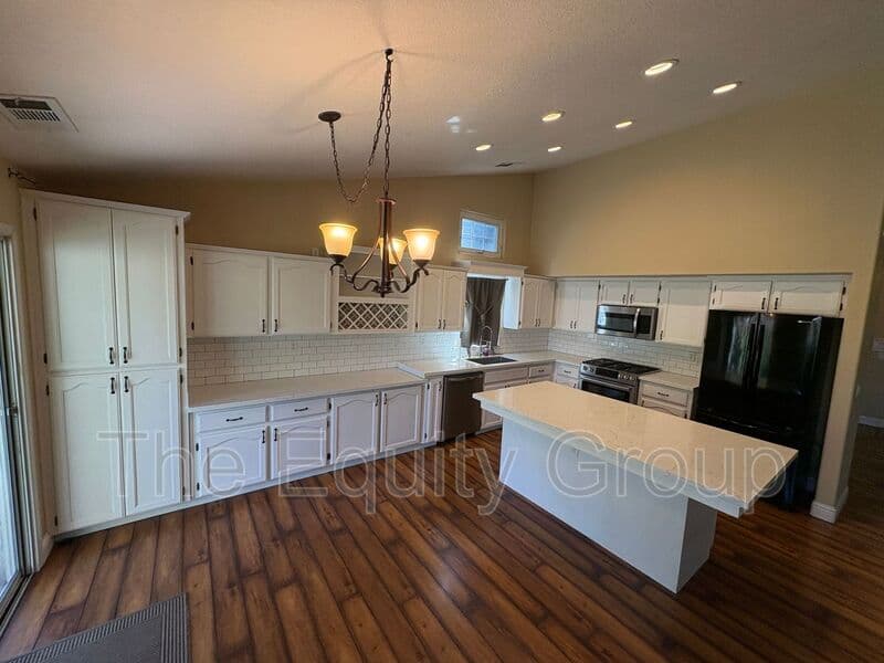 Visalia House: 3524 S. Lincoln Ct