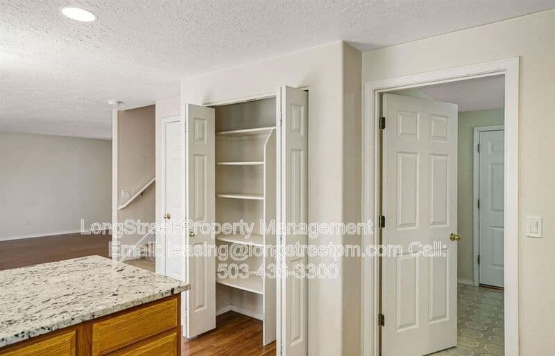 Adair Village House: 332 NE Carmen Pl
