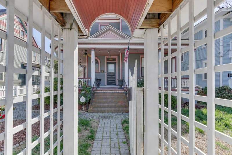 Portsmouth House: 1051 Naval Ave