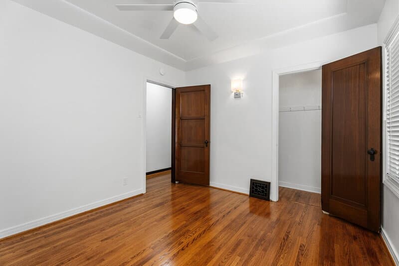 Long Beach House: 76 Roycroft Avenue