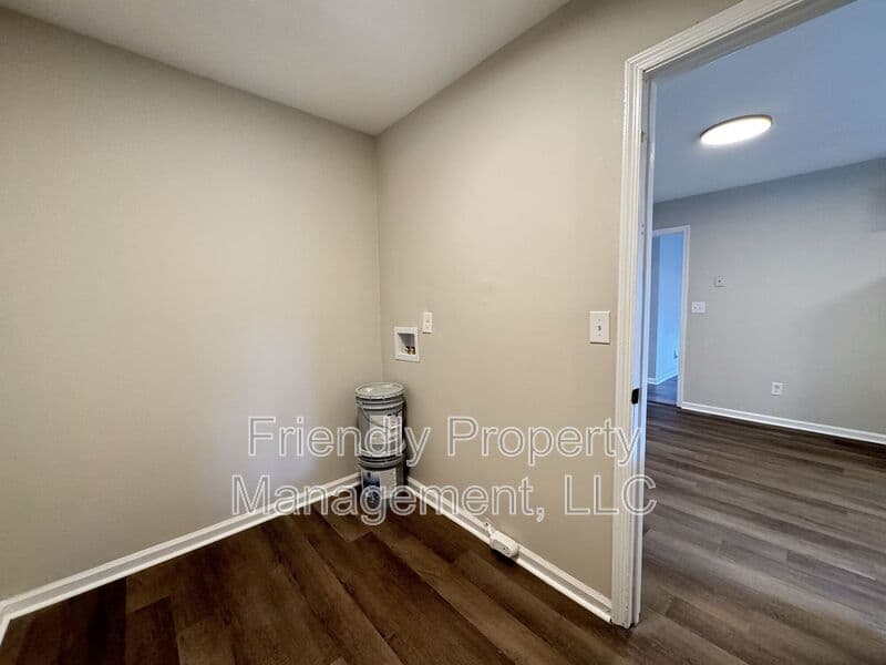 Winston-Salem House: 1050 File St