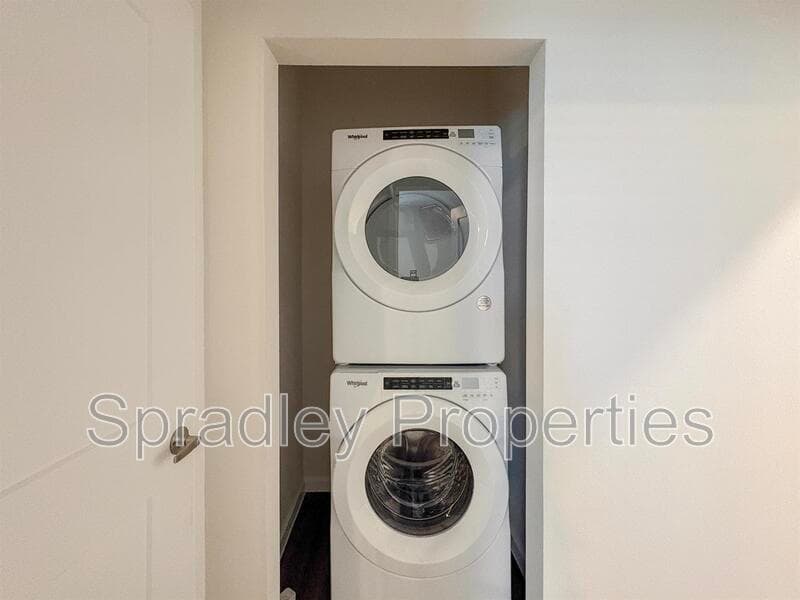Belton Condo: 710 Shine St, Apt 1302