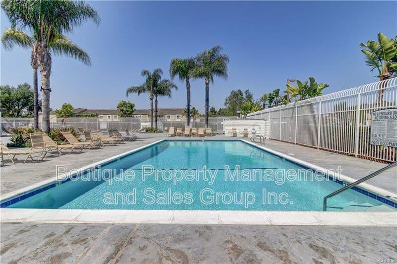 Costa Mesa Condo: 2336 Minuteman Way