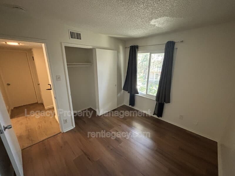 Sacramento House: 163 Fairgrounds Dr
