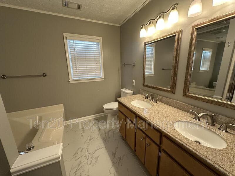Columbus House: 7124 Vinings Court