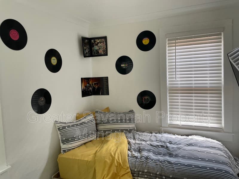 Savannah House: 626 East Waldburg Street