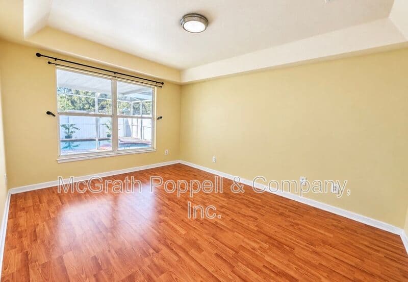 VALRICO House: 516 CAPE COD CIR