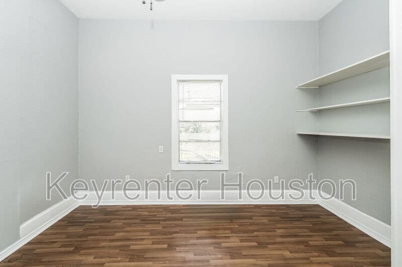 Houston House: 4610 Schroeder Rd