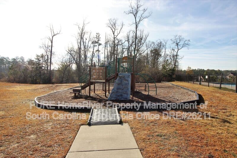 Columbia House: 581 Heron Glen Dr