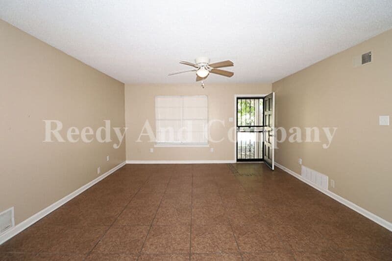 Horn Lake House: 3285 Mayfair Dr