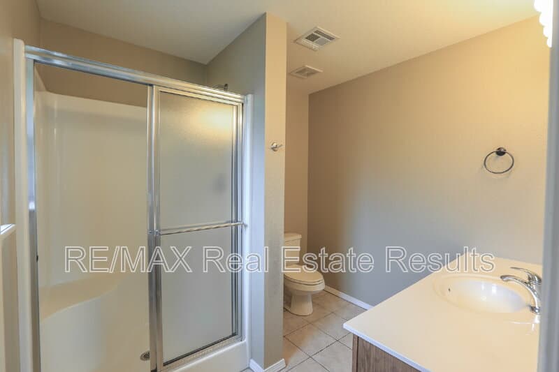 Centerton House: 1071 Evergreen St