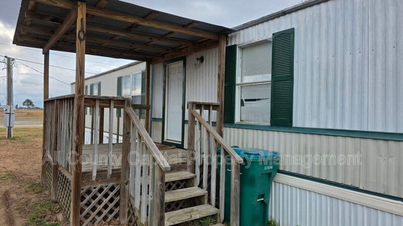 Smithville House: 1113 Colorado Dr 10