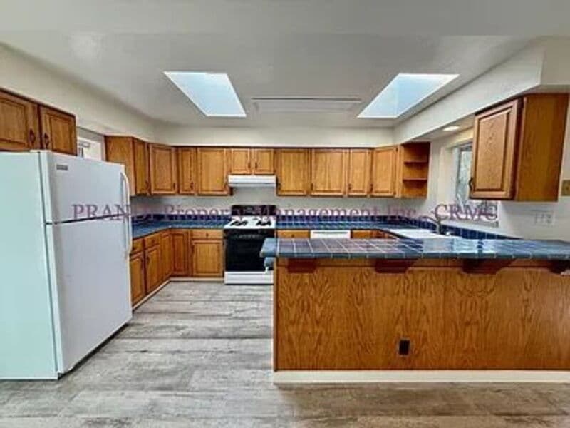 San Rafael Condo: 4 Woods St.