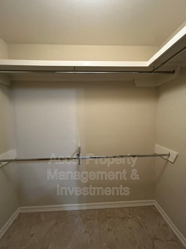Alton Condo: 2603 E. Eisenhower