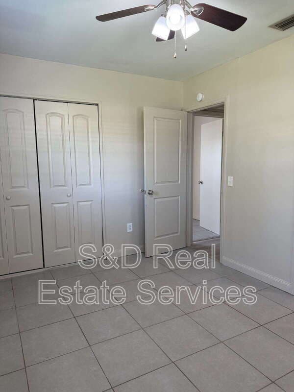 Lakeland House: 3003 Venice Way