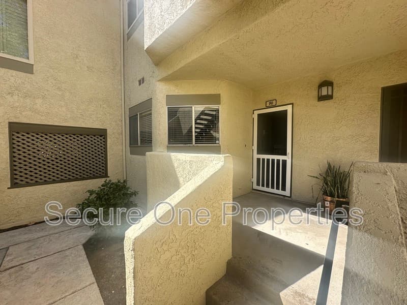 Simi Valley Condo: 3264 Darby Street