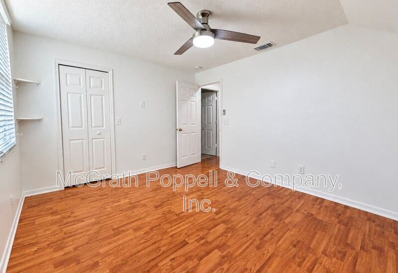 VALRICO House: 516 CAPE COD CIR