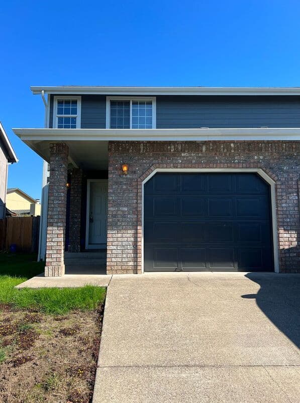 Springfield Townhome: 782 North Cloverleaf Loop