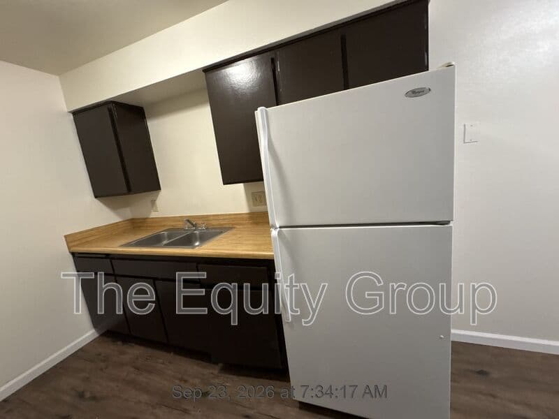 Visalia House: 1414 West Elowin Ave