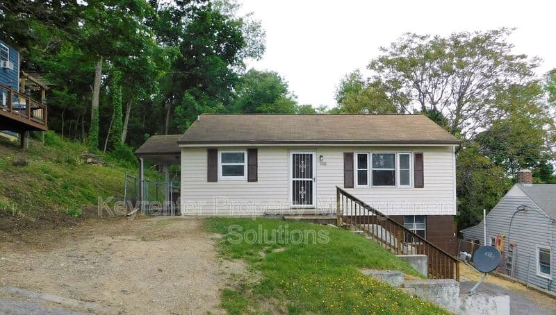 Staunton House: 1008 Perry St