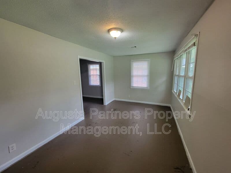 Augusta House: 2111 Dyer Street