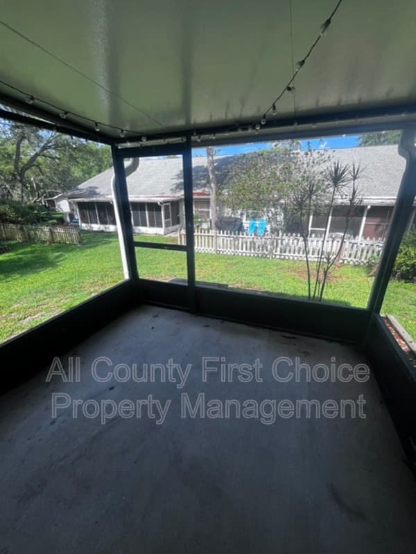 Tarpon Springs House: 39650 US 19 N