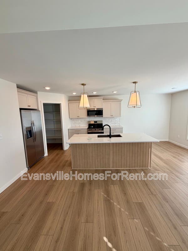 Evansville House: 12811 Halle Drive