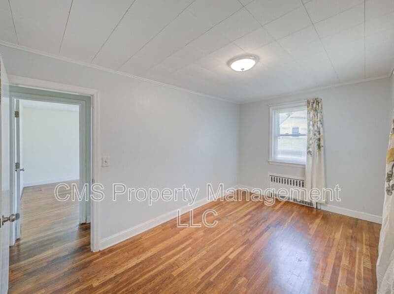 Manville House: 719 Newark Ave