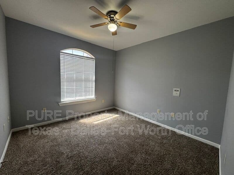 Grapevine Apartment: 400 Glade Road